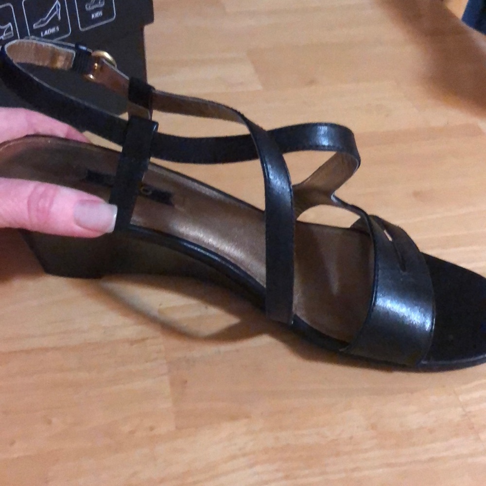 Black strappy wedges - Picture 3 of 7